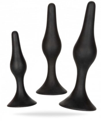 Svart analpluggs set med tre olika stora pluggar tillverkad av mjuk silikon. Sugkopp i basen och en skön form för nybörjare.