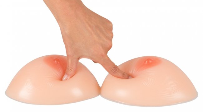 Sköna och realistiska lös bröst som är ergonomiskt formade med realistiska detaljer och känsla. Upp till två storlekar större