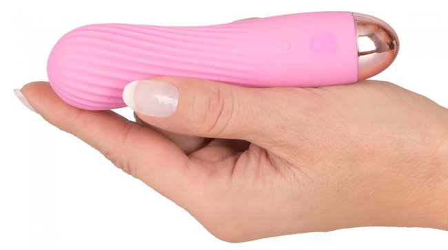 Elegant vibrator tillverkad av supermjuk silikon. 7 olika vibrationer. Uppladdningsbar, vattentät och enkel att använda.