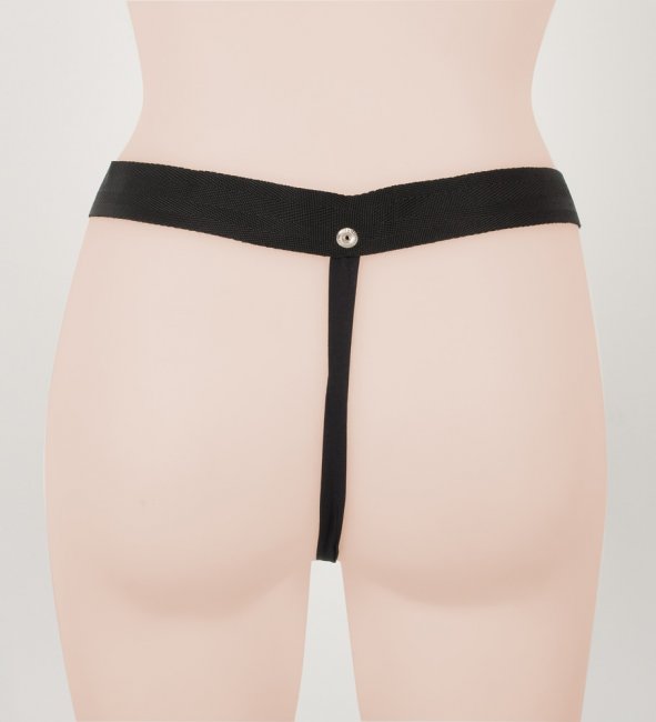 Ihålig strap on dildo med avtagbar och justerbar sele. Bekväma material och hål för pungen. Realistisk. Enkel användning.