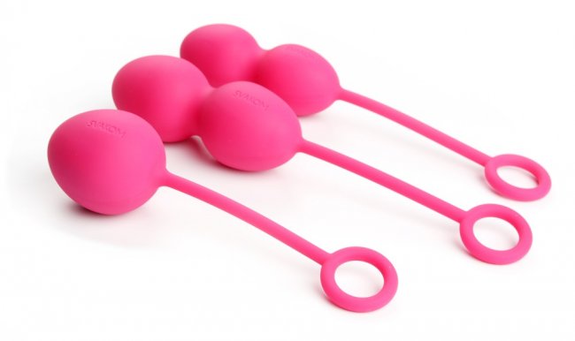 Set med tre olika stora vaginalkulor. Stretchigt band. Tillverkad av supermjuk silikon med en roterande vikt inuti. Enkel.