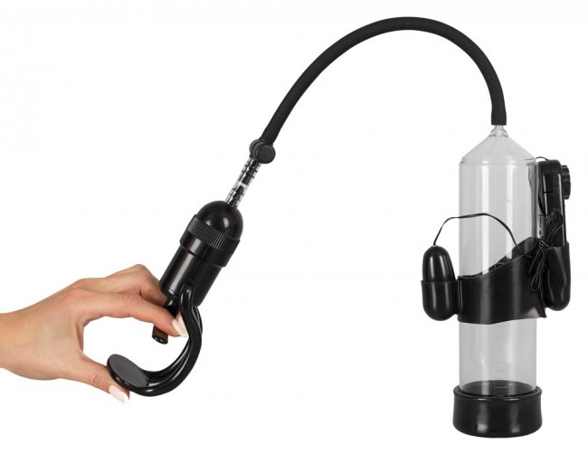 Vibrerande penispump som är enkel att använda. Avtagbar multispeed vibrator. Batteridriven. Praktiskt handtag. PVC.